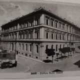 Fondato nel 1872 come �Regio istituto tecnico� all�interno di Palazzo De Gemmis, dopo vari spostamenti trov� spazio nel 1930 in corso Cavour 249. Divenne quindi scuola per geometri e ragionieri, prendendo il nome di �Giulio Cesare� in sostituzione del precedente �Pitagora�